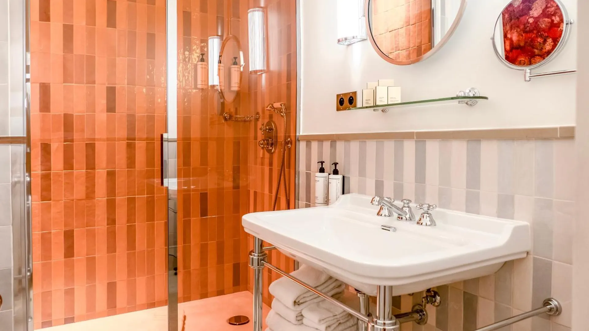 Maison La Boheme Montmartre - Studios & Apartments Paris Aparthotel